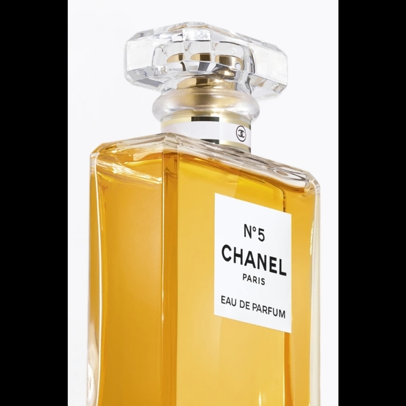Chanel N°5 Eau de Parfum spray. Size: 50 ml (1.7 FL.OZ.) - Picture 4 of 9